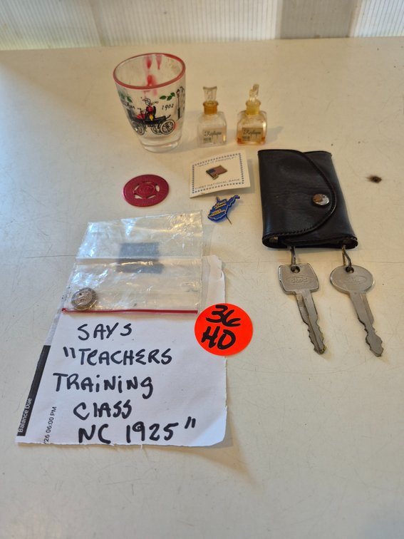 Vtg 1925 ring center, Ford keys, other vintage items