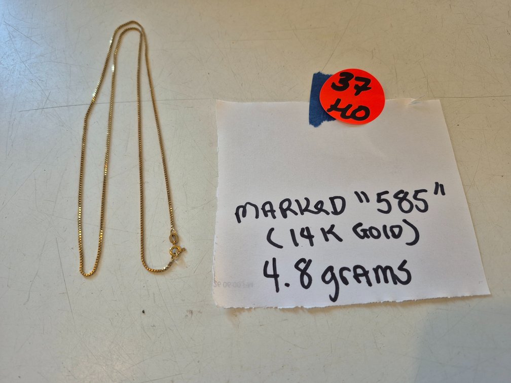 "585" 14k gold necklace 4.8 grams