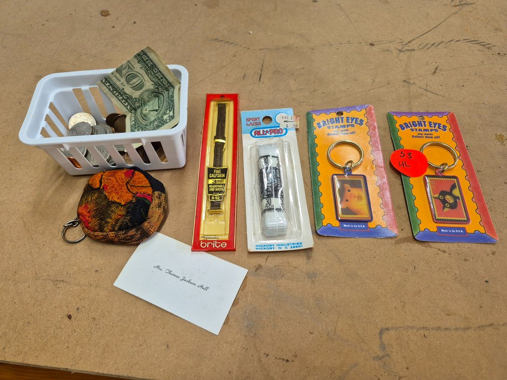 Small tray of money, key chains, watch band++