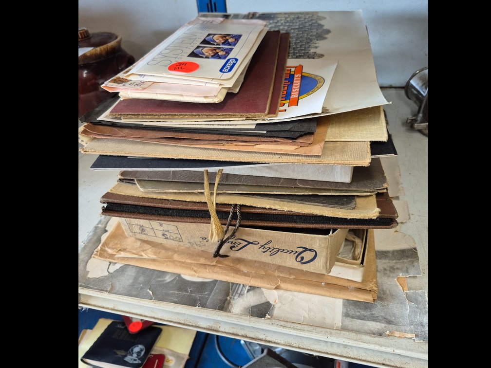 Huge lot of vtg photographs, photo albums++