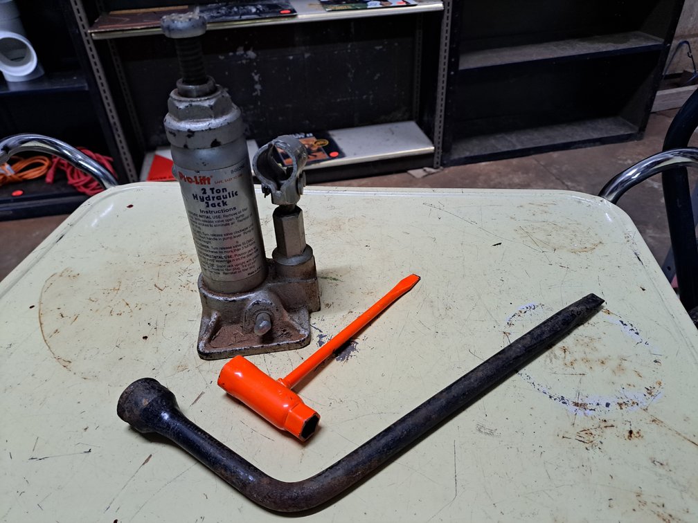 Two-Ton Hydraulic Jack/Tools