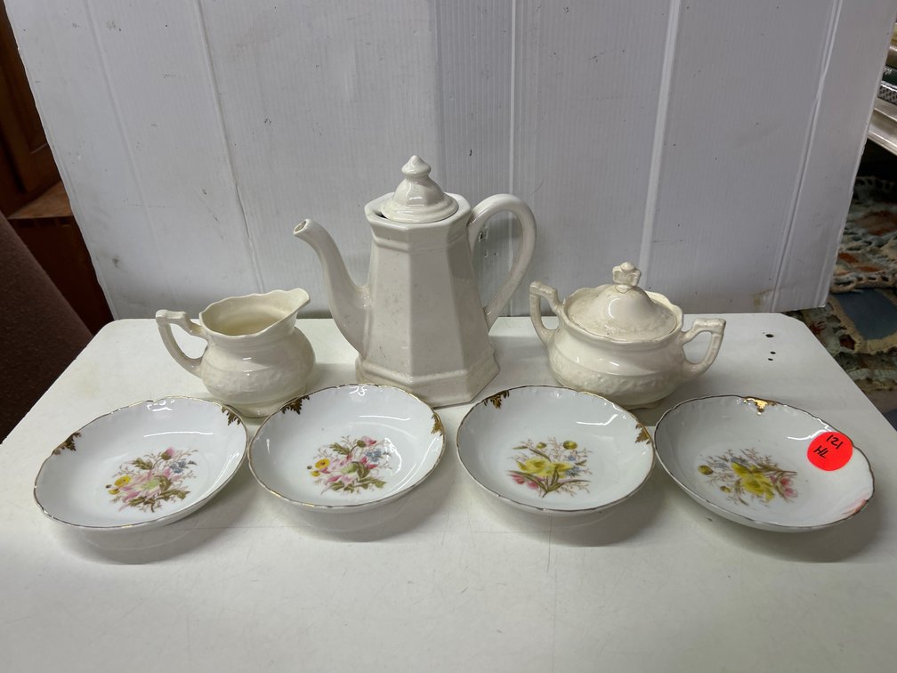 4 Small Floral Bowls, Ceramic Teapot