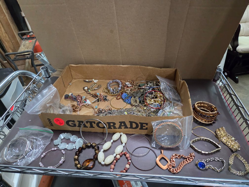 Assorted jewelry