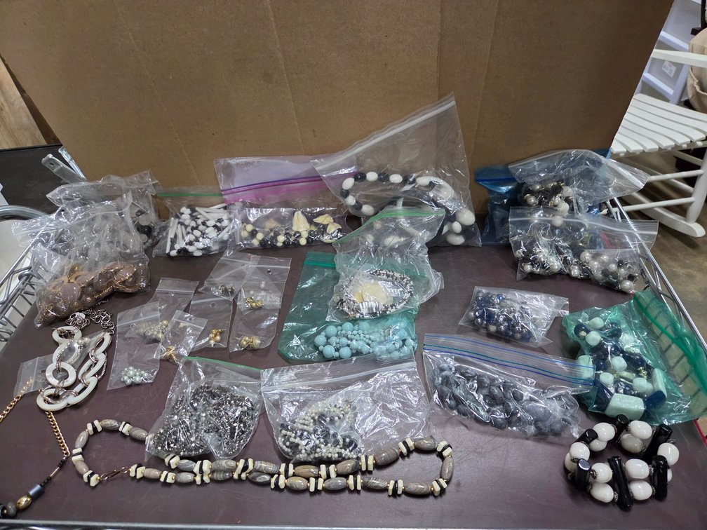 Jewelry assortment: earrings & necklaces