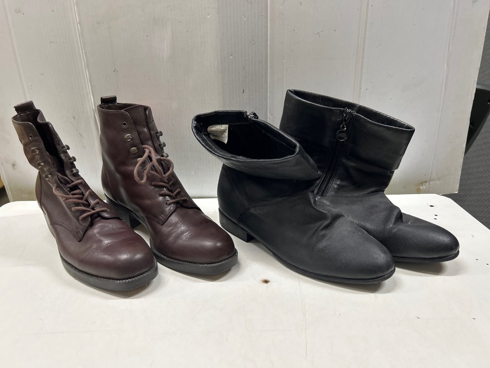 2 Pairs Womens Boots