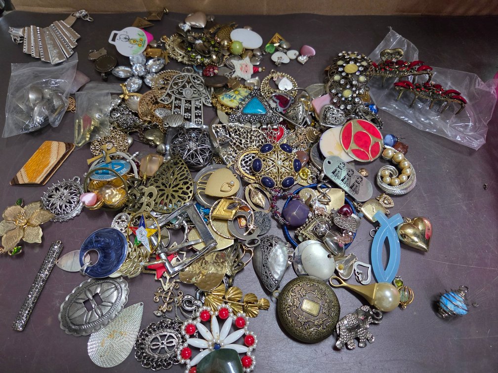 Jewelry parts & pieces lot