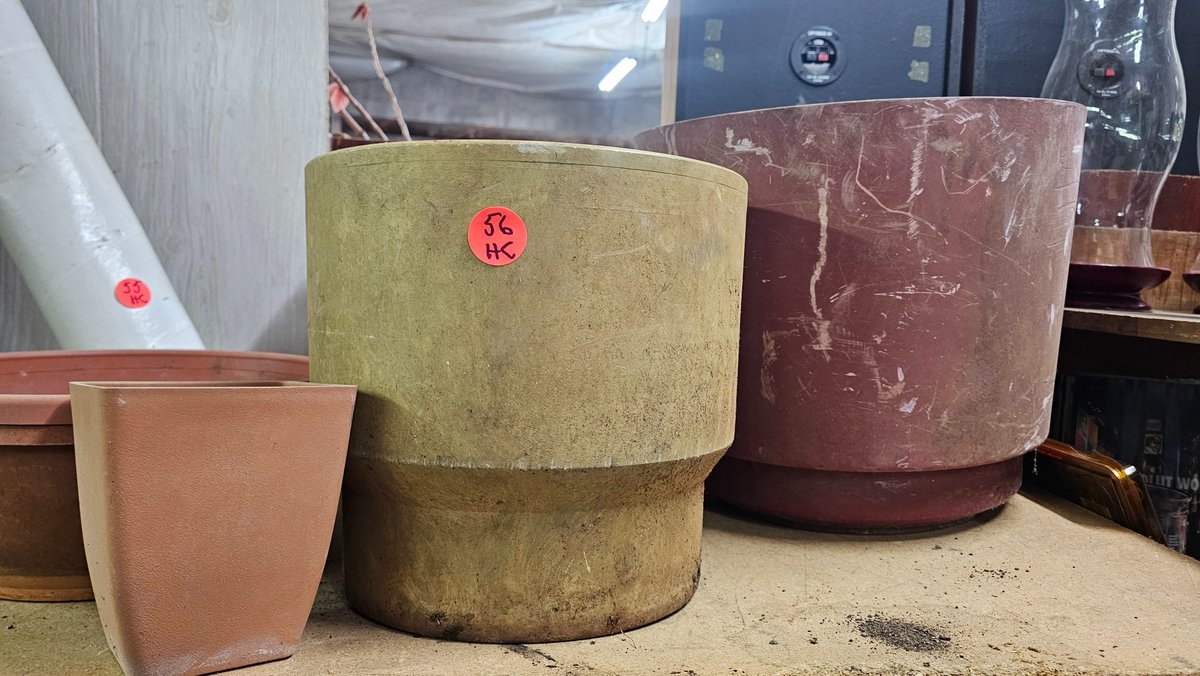 Medium--Xl plastic pottery