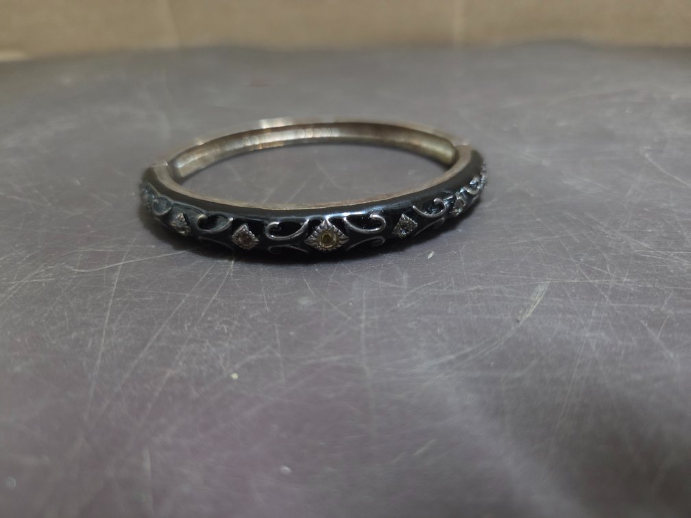 Napier bracelet: missing two stones