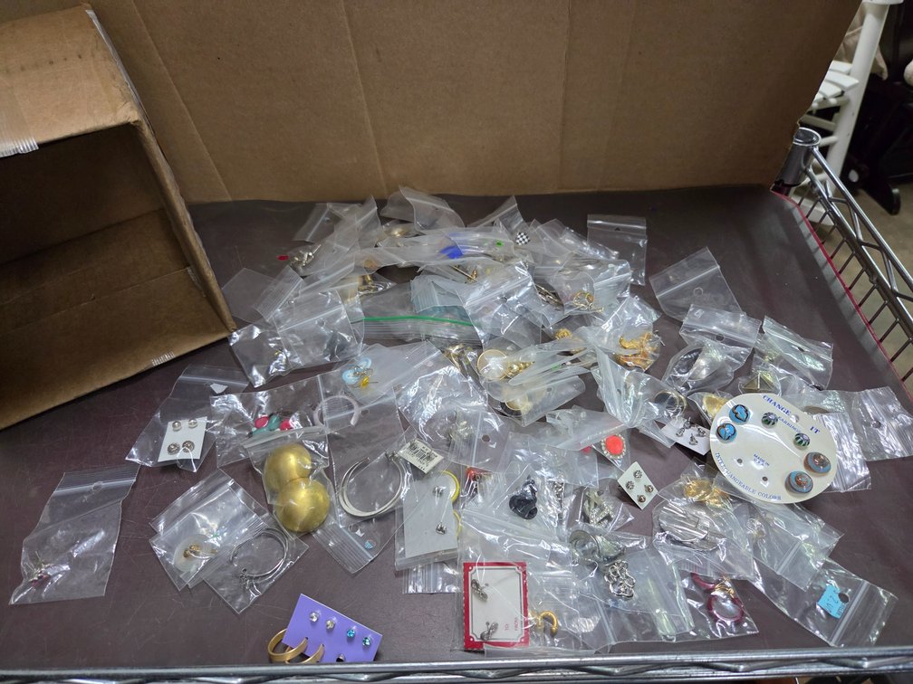 Earrings lot