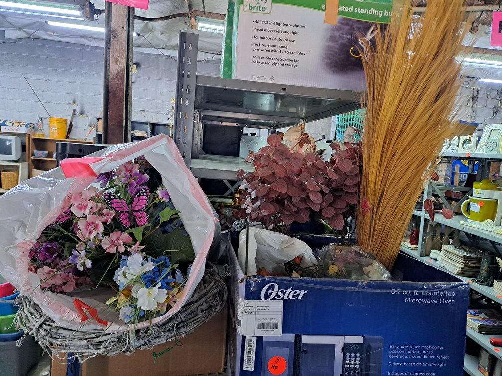 Faux Flowers/Wreaths/Home Decor