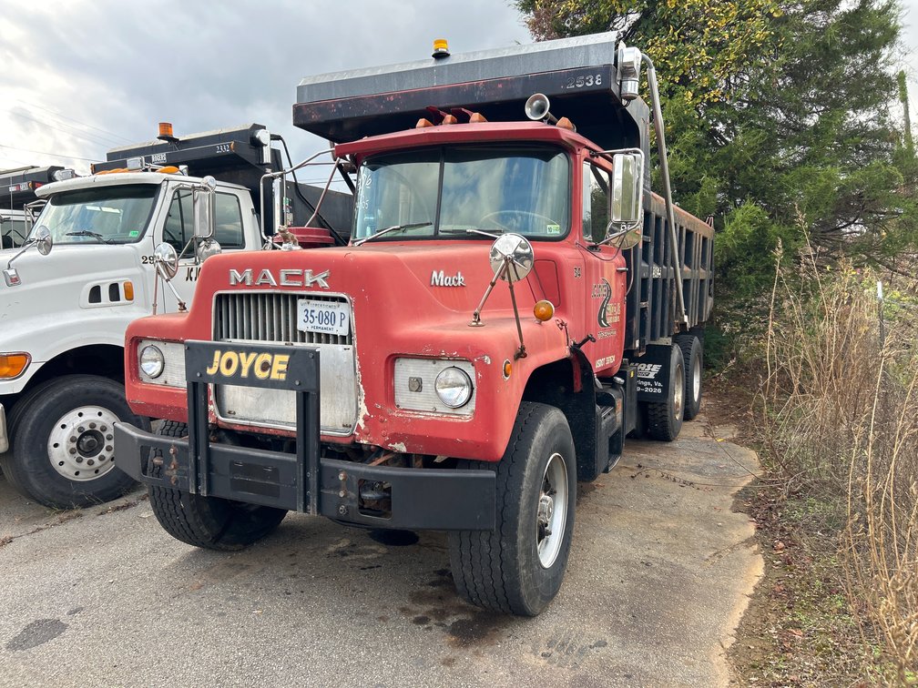 1984 Mack DM690S Truck