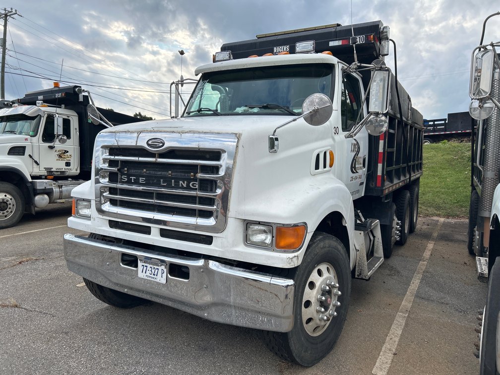 2001 Sterling L9511 Truck