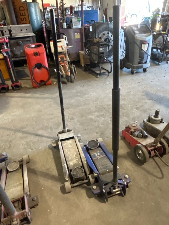 2 Floor Jacks