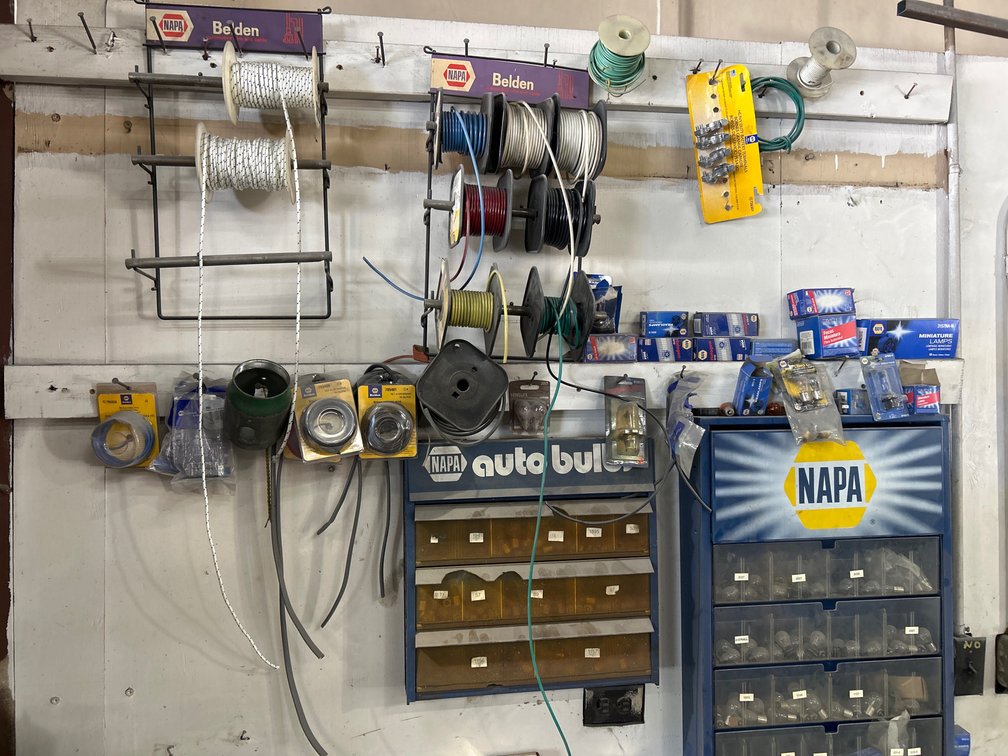 Miscellaneous Electrical Wire & Light Bulbs