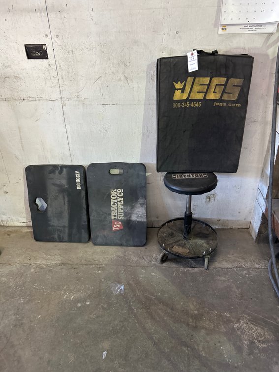 Works Pads & Stool