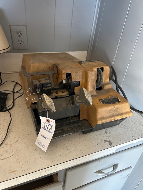 Cole Key Cutting Machine