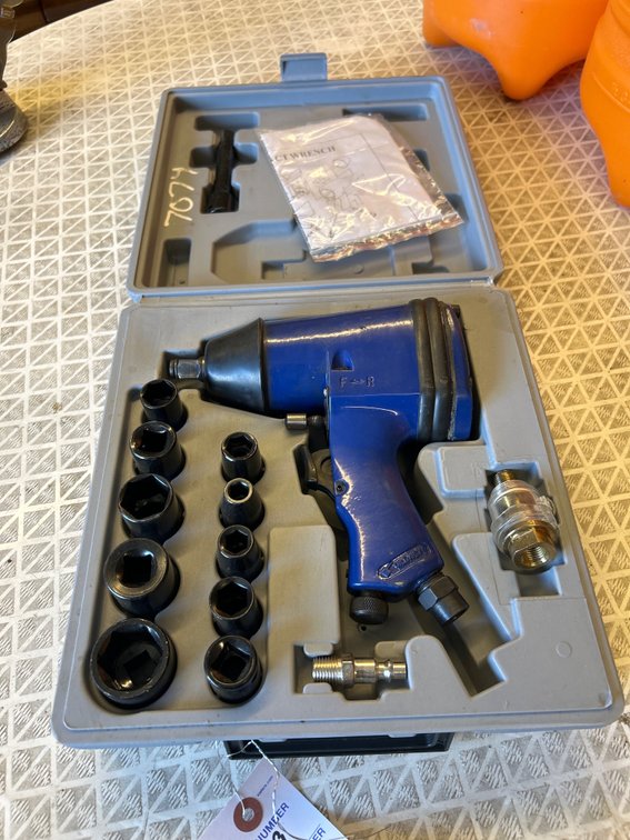 Pneumatic 1/2” Impact Wrench With Sockets