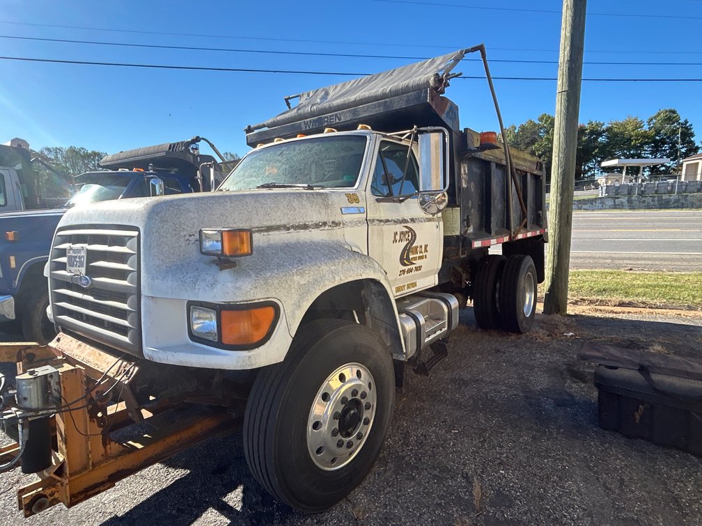 1995 Ford F800 Truck