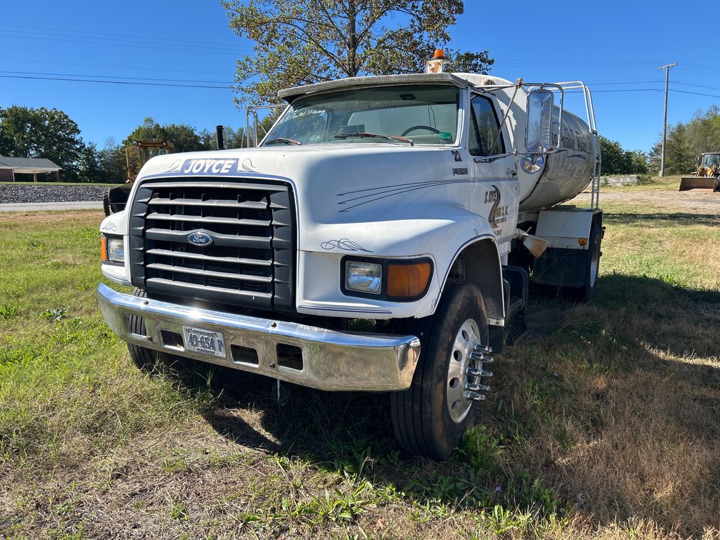 1998 Ford F800 Truck
