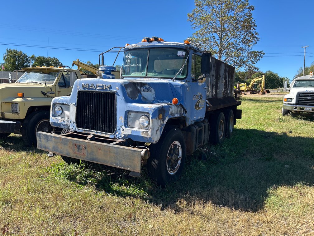1984 Mack U685T Truck
