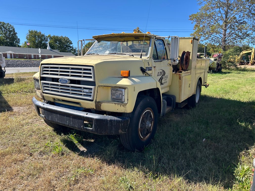 1990 Ford F700 Service Truck