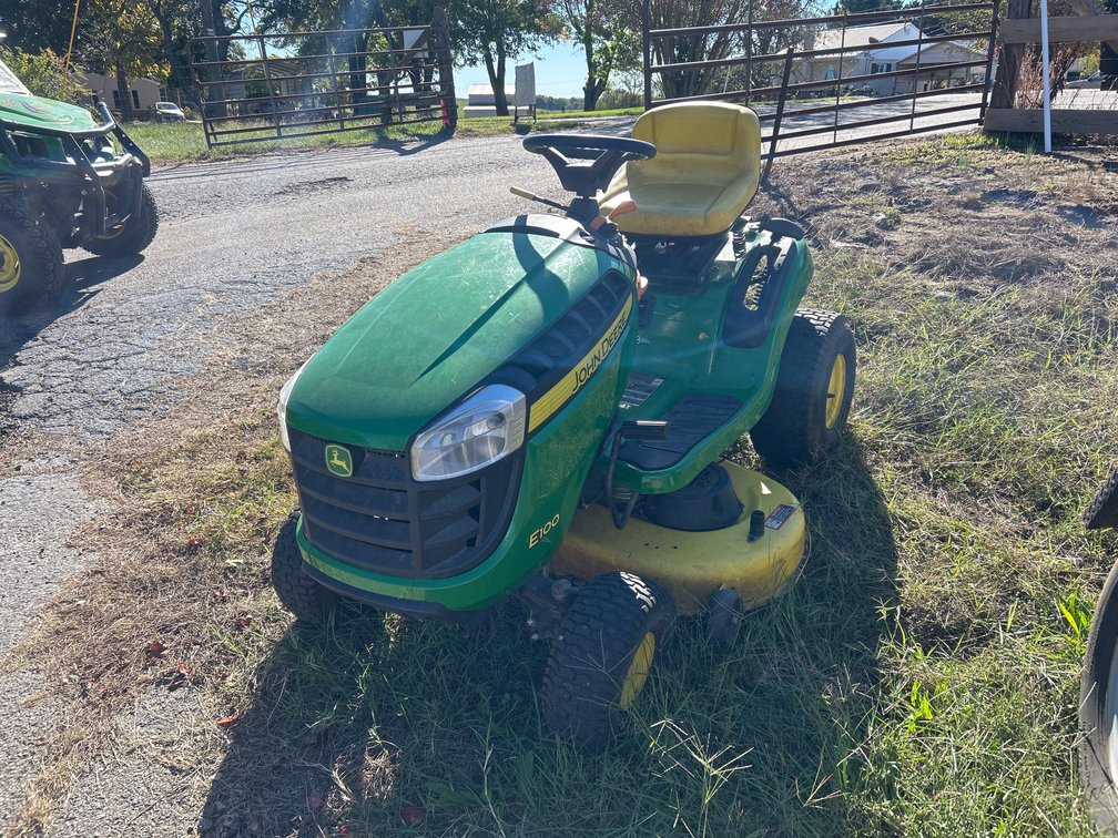 John Deere Lawnmower