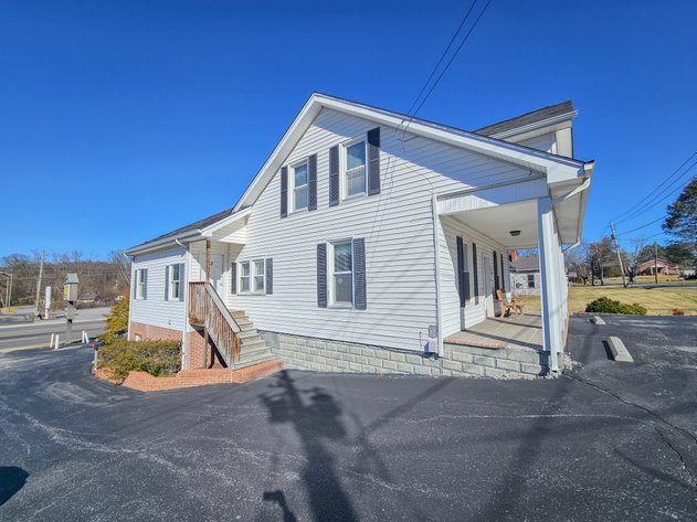 906 W Main St - 2nd Floor - Abingdon VA
