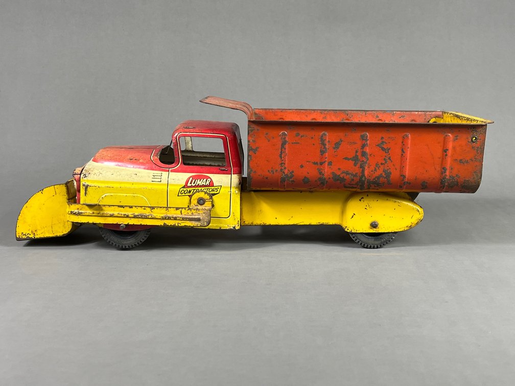 Lumar Contractors Tin Truck
