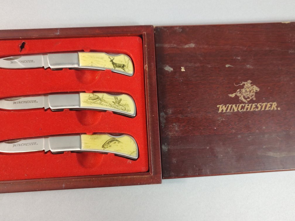 3 Collector Winchester Knives