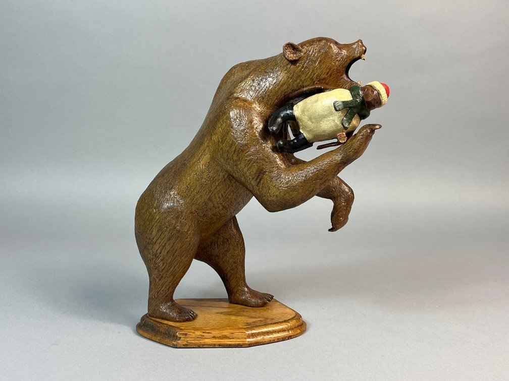 Bear Carving, Gulf Stream Images