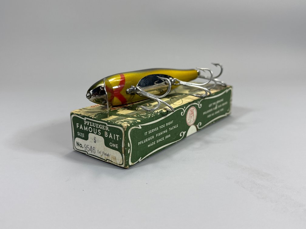 Pflueger Mustang in Eel Finish