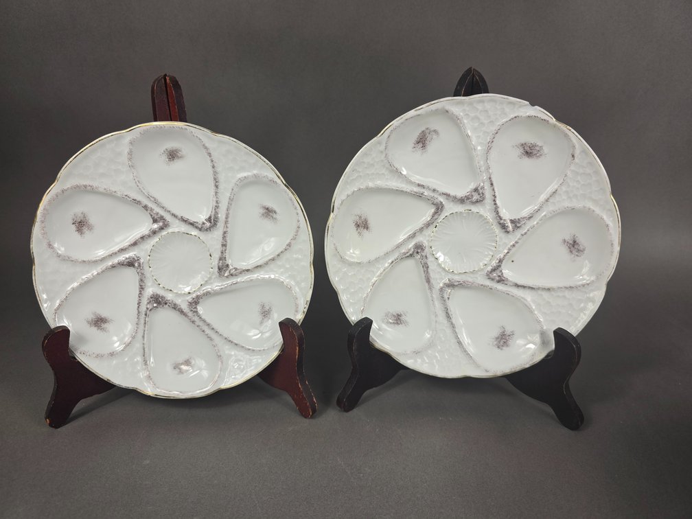 Oyster Plate Pair