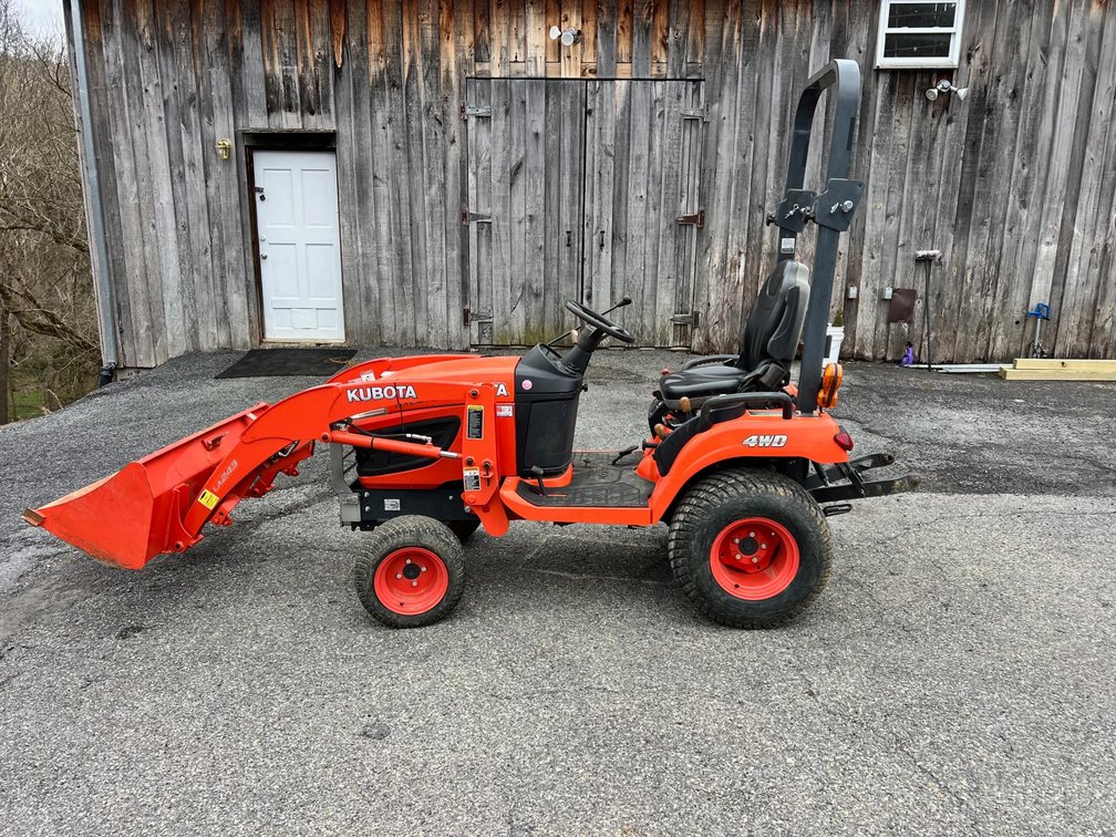 Kubota BX2370 Tractor W/LA243 Loader 