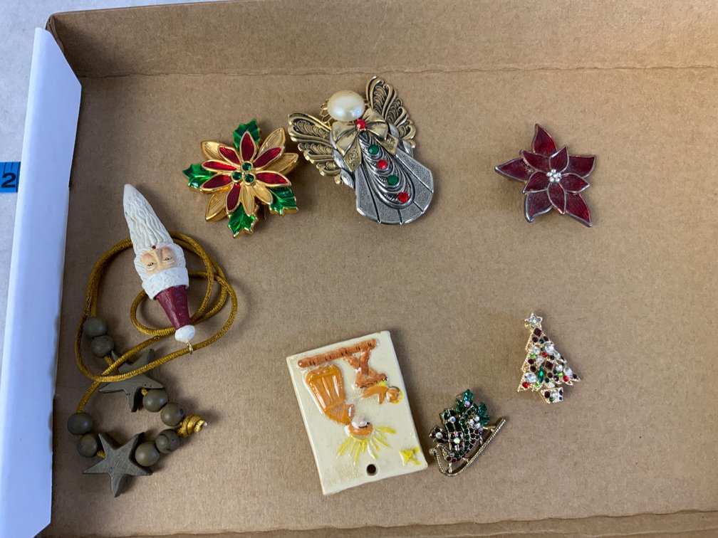 Christmas-Themed Jewelry and Decor