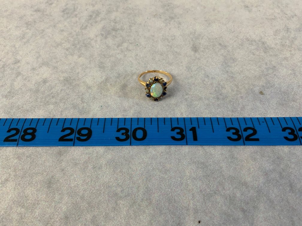 14 kt Gold Ring with Opal and Stones