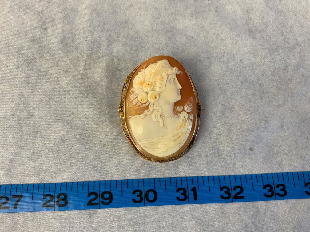 10K Gold Filigree Cameo Brooch