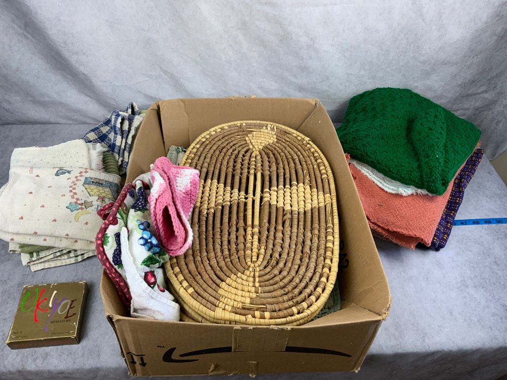 Placemats and Dish Towels Lot