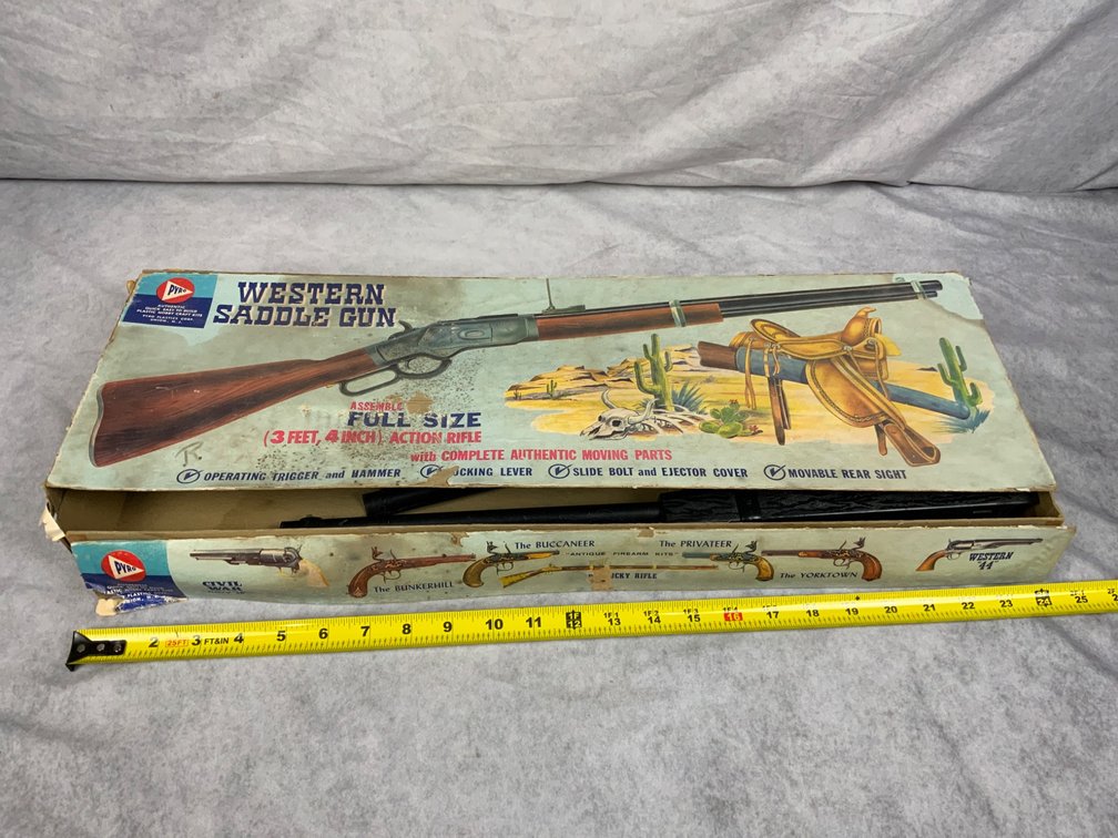 Pyro Western Saddle Gun Model Kit