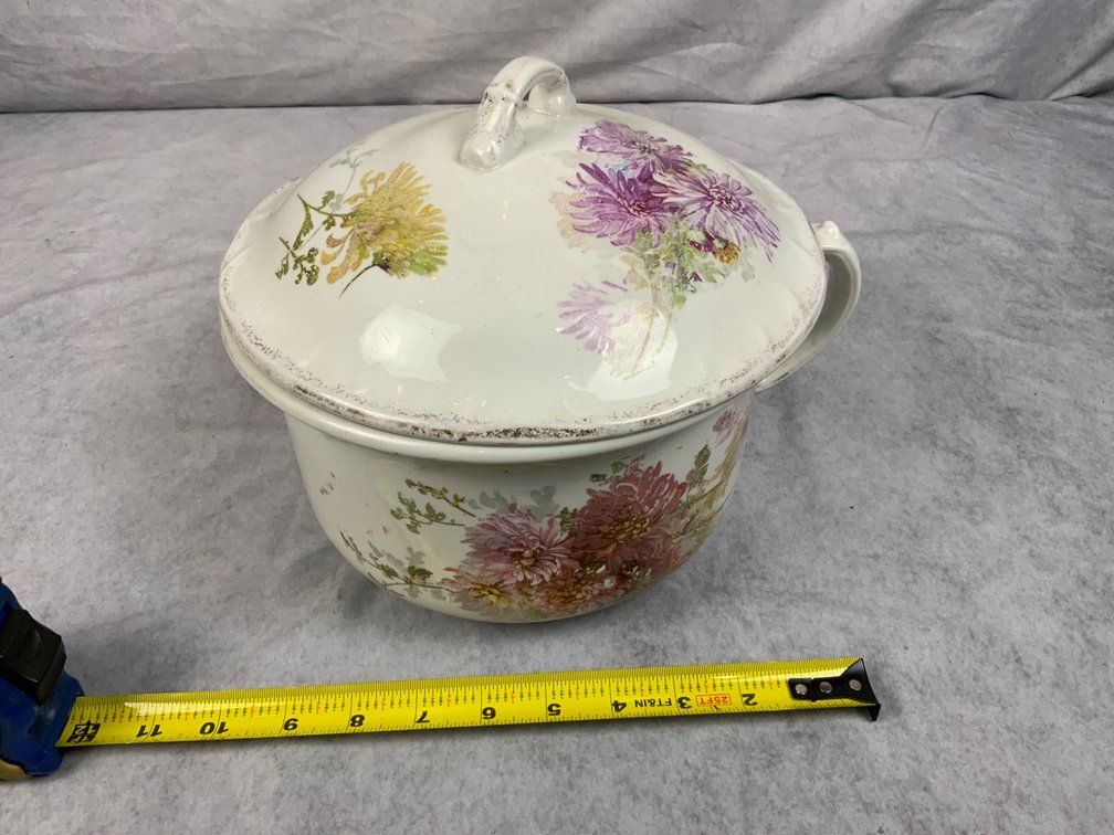 Floral Pattern Chamber Pot with Lid