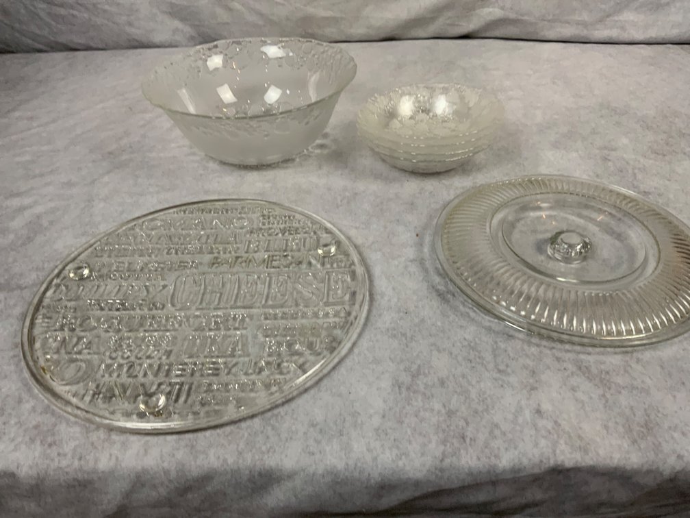 Berry Bowl Set, Cheese Plate, and Glass Lid