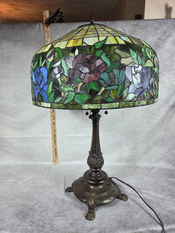 Tiffany-Style Stained Glass Table Lamp