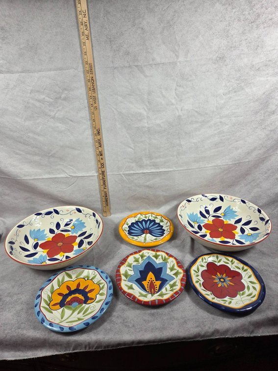 Salad Bowls with Four Plates