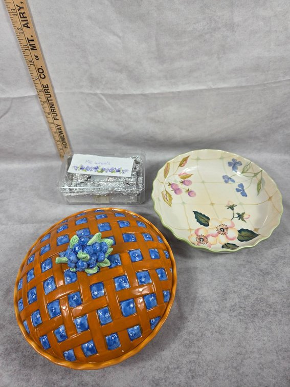 Ceramic Covered Pie Dish with Pie Weights