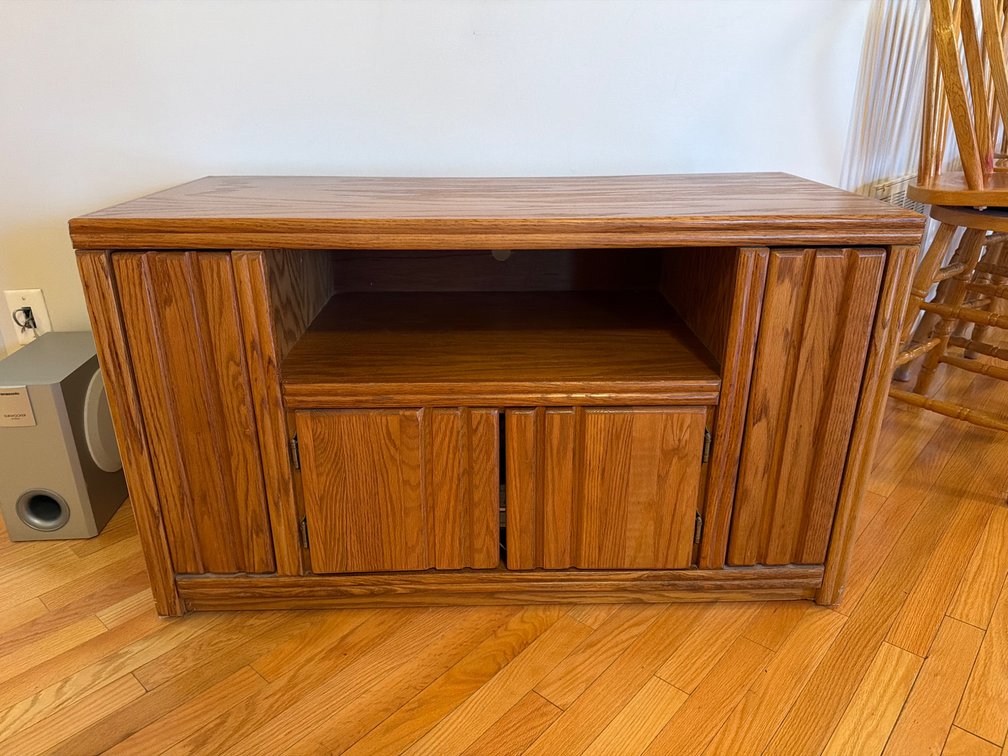 Oak Entertainment Stand With Storage
