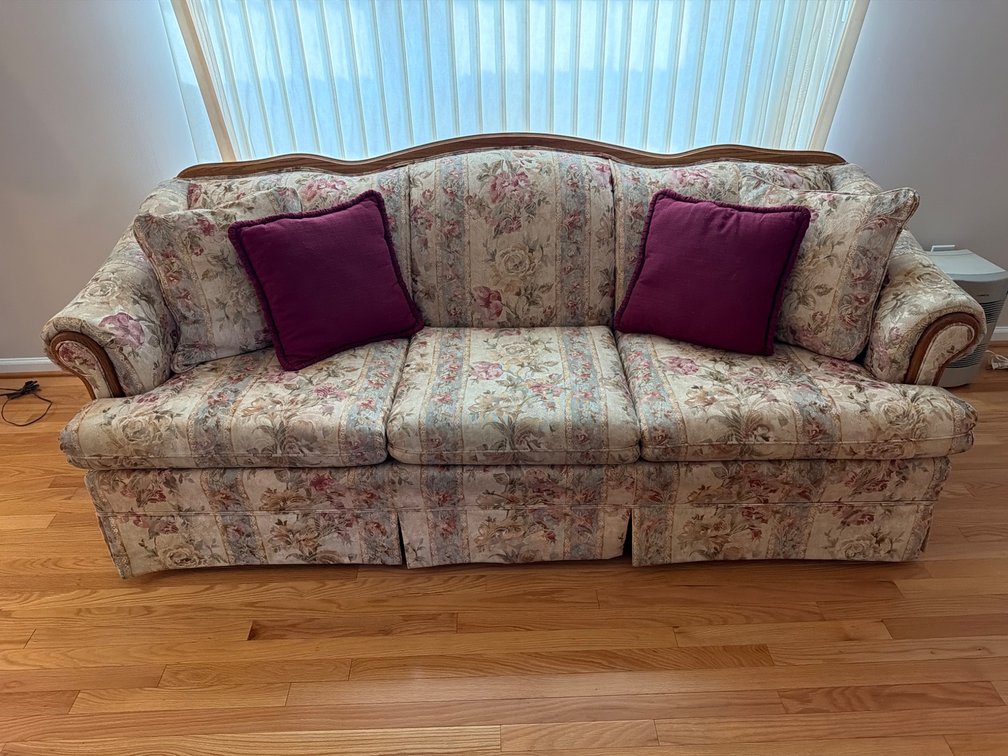 Broyhill Floral Upholstered Couch, 82”x33”