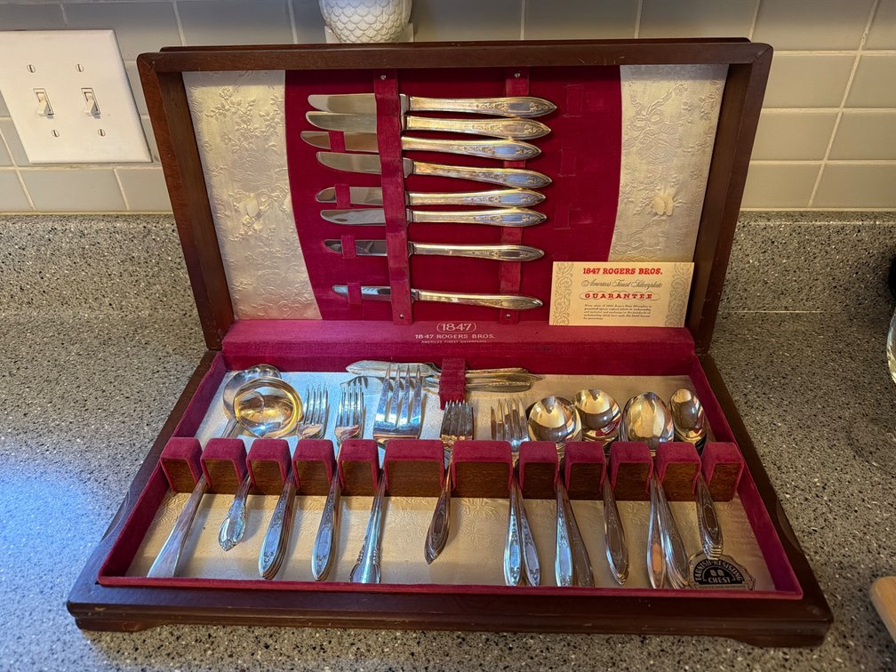 1847 Rogers Bros. Silverplate Flatware Set