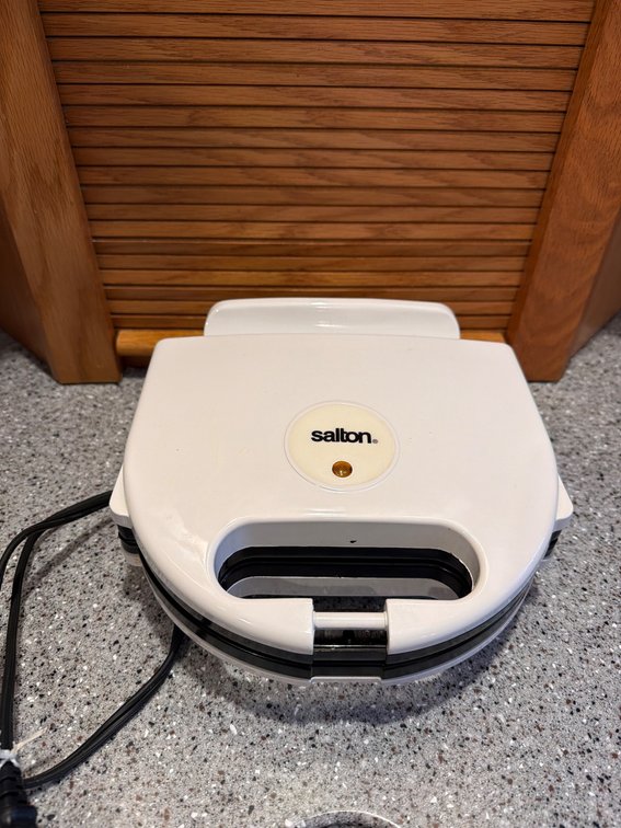Salton Belgian Waffle Maker Model WM-8