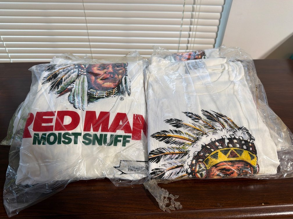 8 XL Red Man Moist Snuff T-Shirts