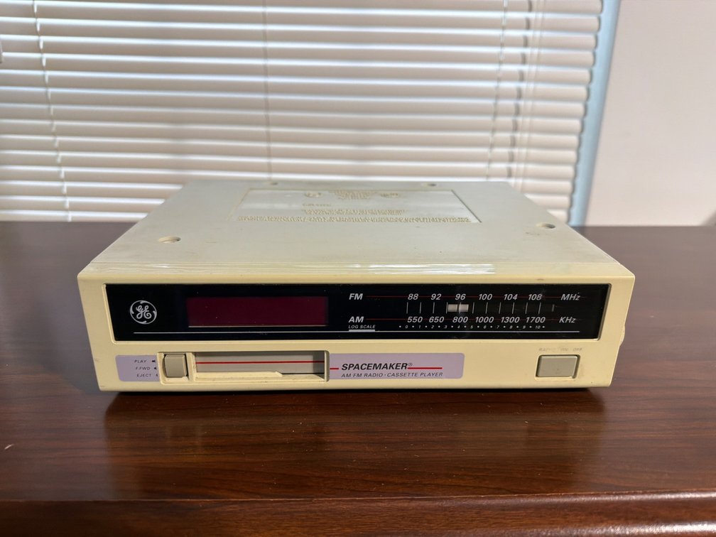 GE Spacemaker AM/FM Radio and Cassette Player