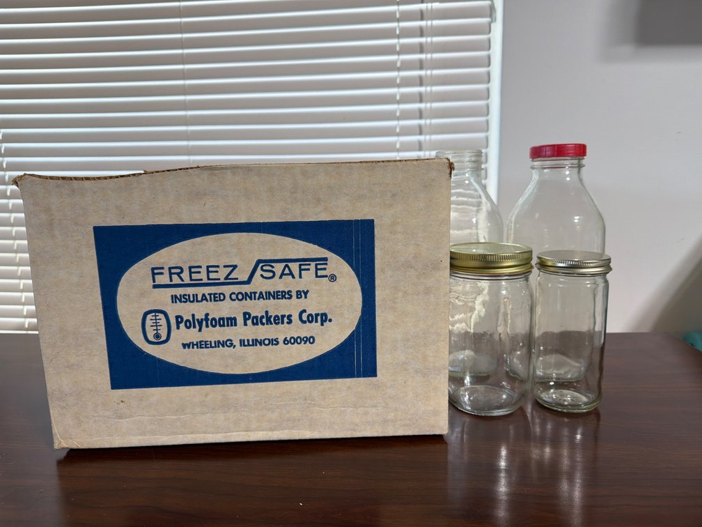 Polyfoam Insulated Cooler with Glass Jars
